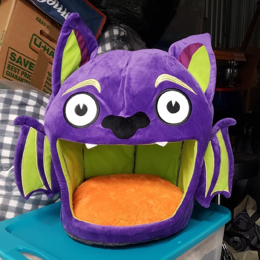 Colorful Halloween “Bat” Cat Bed 🦇